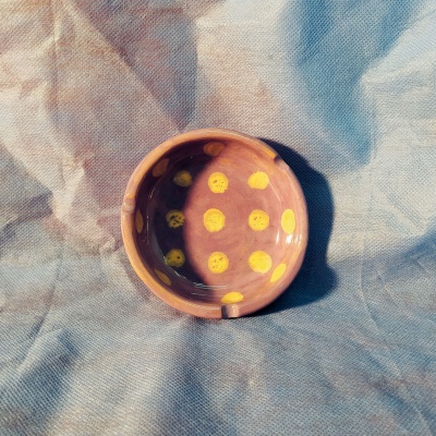 posacenere_viola_pallini_gialli_25x10_cm_150_g_3