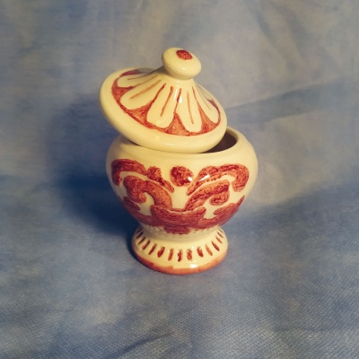 vasetto_con_coperchio_bianco_e_rosa_95x75cm_165_g_2